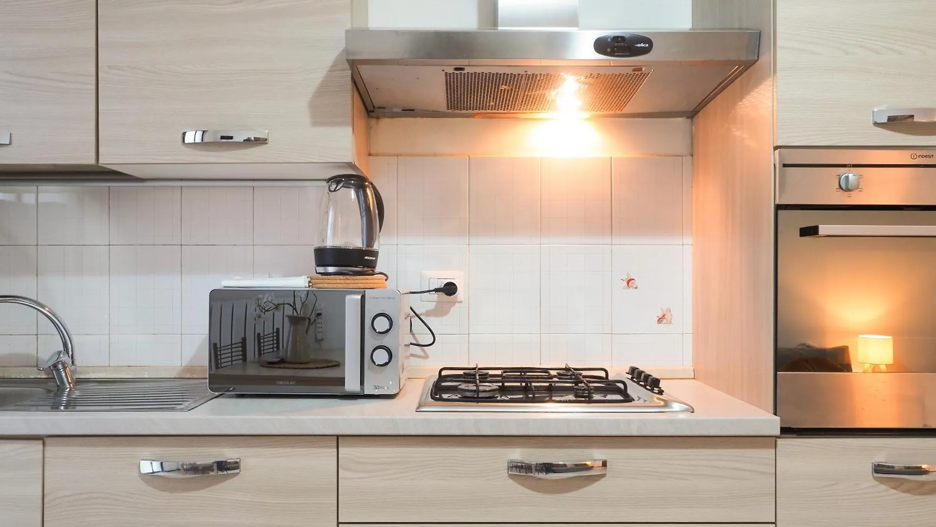 Appartamento Primopiano - Comasina Milano 0*,  Italia